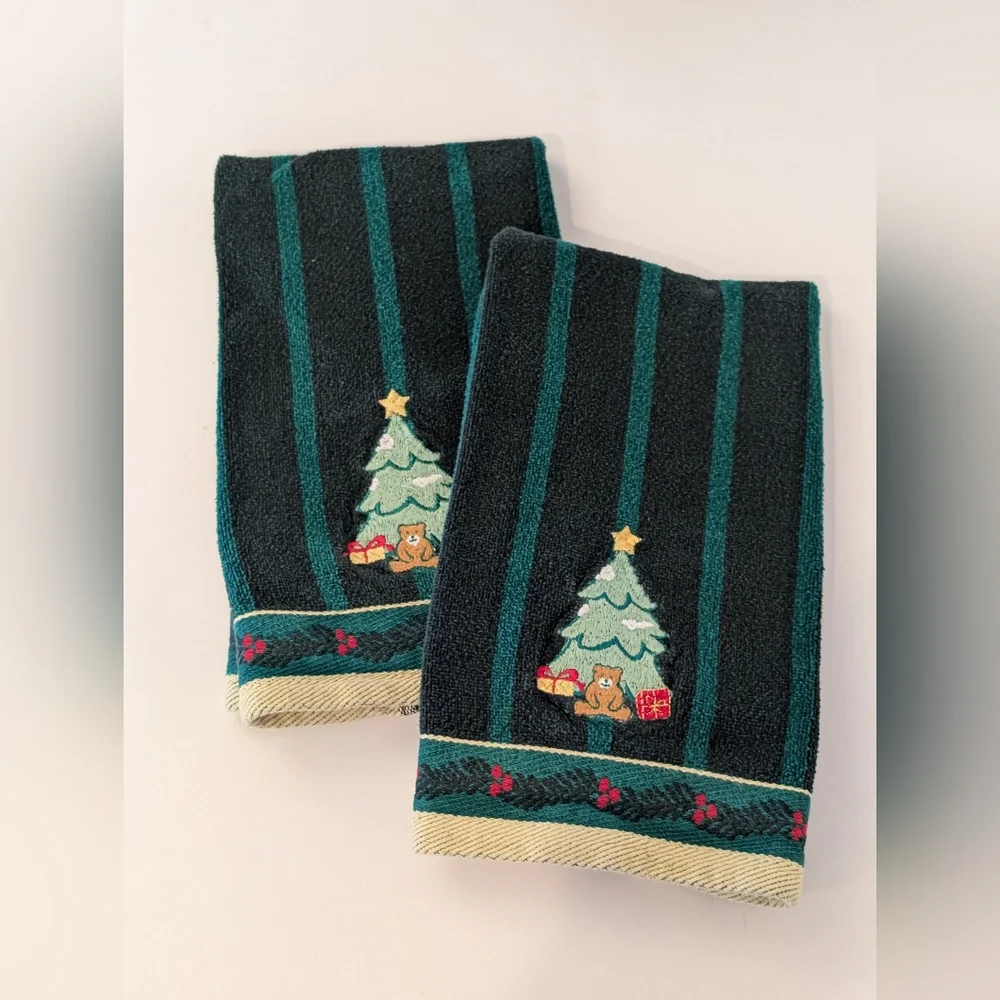 Vtg Linens N Things Christmas Towel Set Bath Hand Towels Velour USA Embroidered